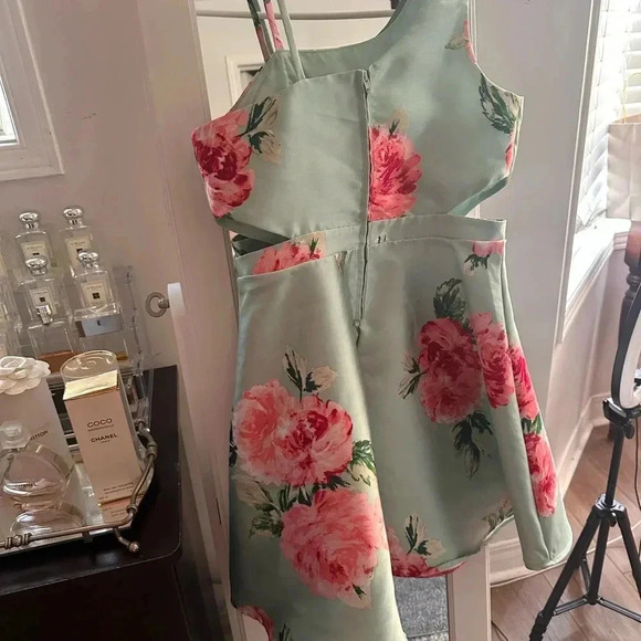 🌸YOUTH's floral Dress🌸 - Picture 6 of 8